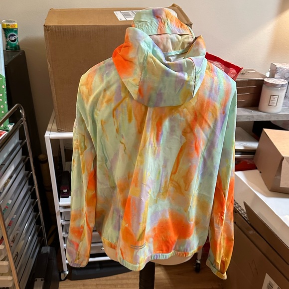 Like new Nike lightweight running rain jacket - Picture 9 of 10